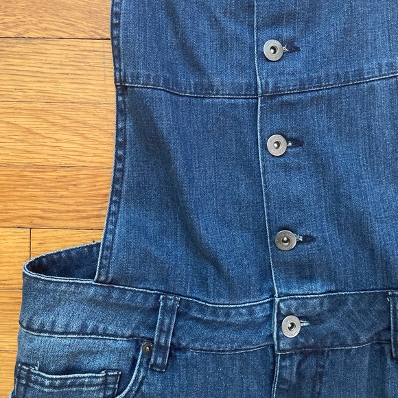 Denim shorts overalls - Picture 3 of 9